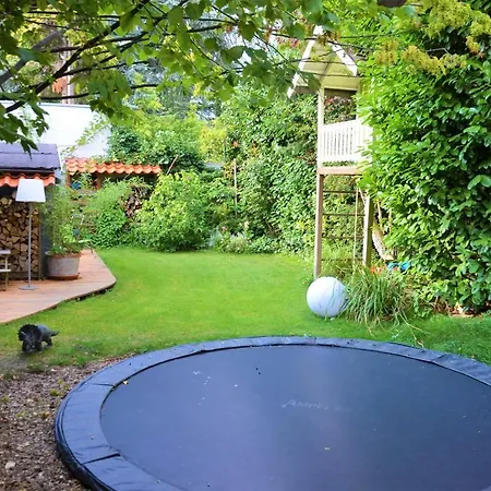 Gaestezimmer Mit Garten In Fischeln קרפלד