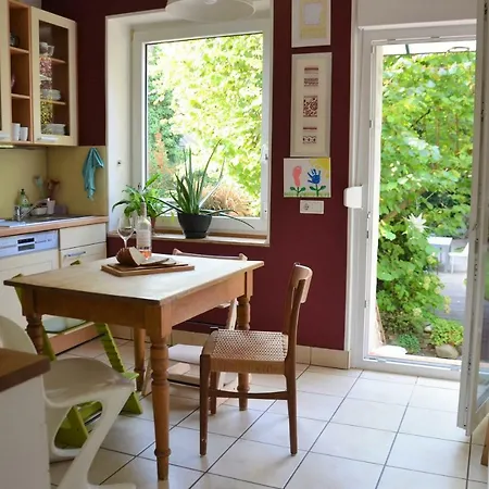 Gaestezimmer Mit Garten In Fischeln *