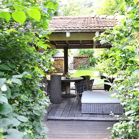 Gaestezimmer Mit Garten In Fischeln *