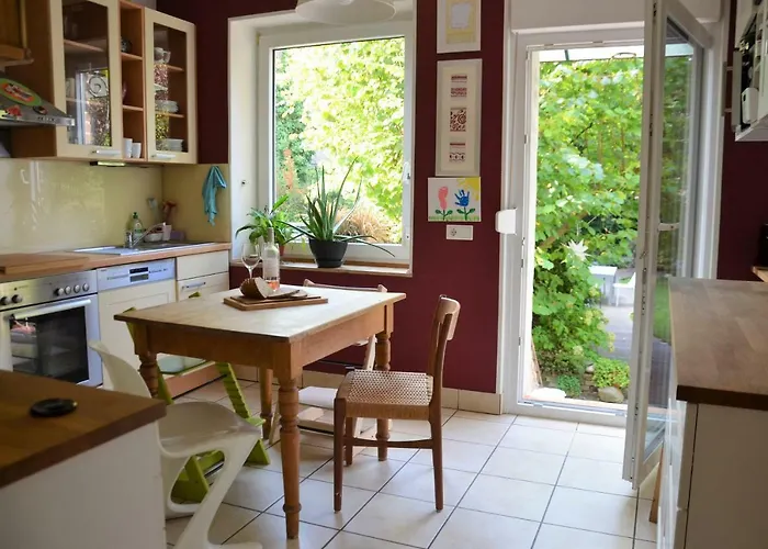 Gaestezimmer Mit Garten In Fischeln *