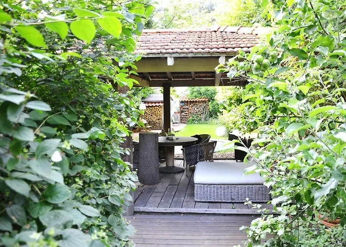 Gaestezimmer Mit Garten In Fischeln *